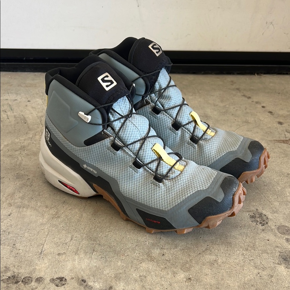 Salomon Women’s size 7 Teal Hiking Shoes